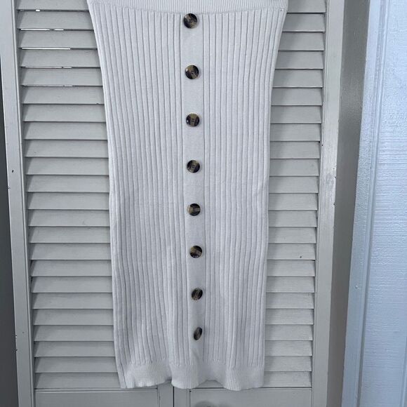 Elegant White Button-Down Skirt - Picture 1 of 9